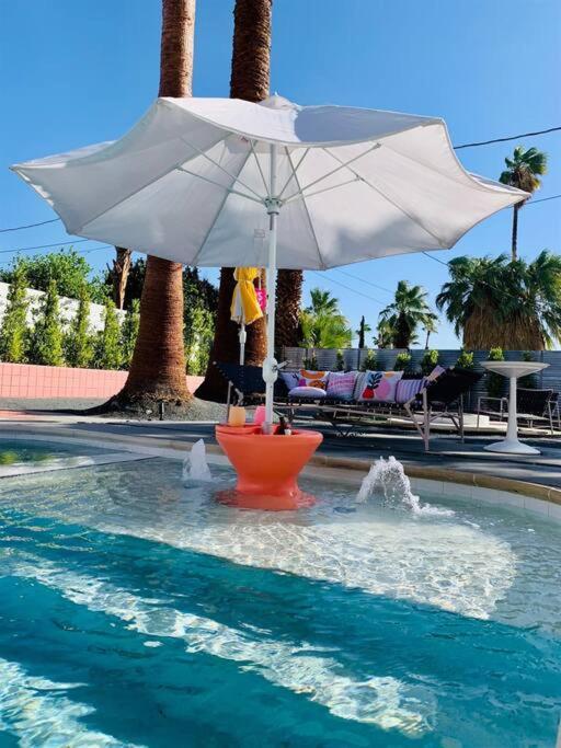 Alexander: Retro Chic Oasis 2023 Modernism Showcase House Palm Springs Buitenkant foto