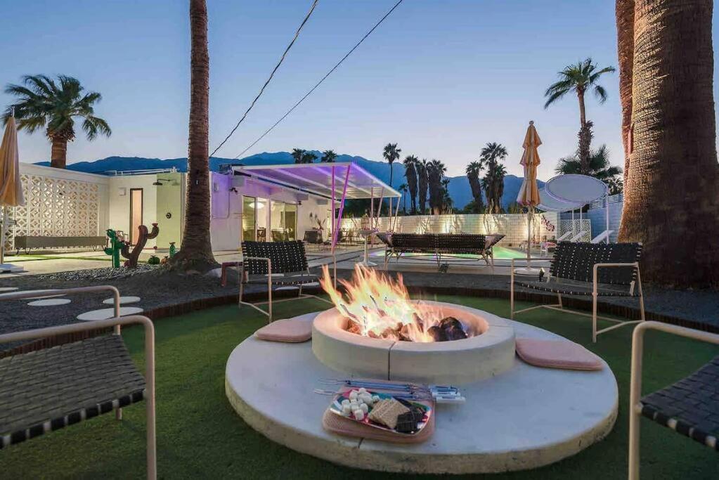 Alexander: Retro Chic Oasis 2023 Modernism Showcase House Palm Springs Buitenkant foto