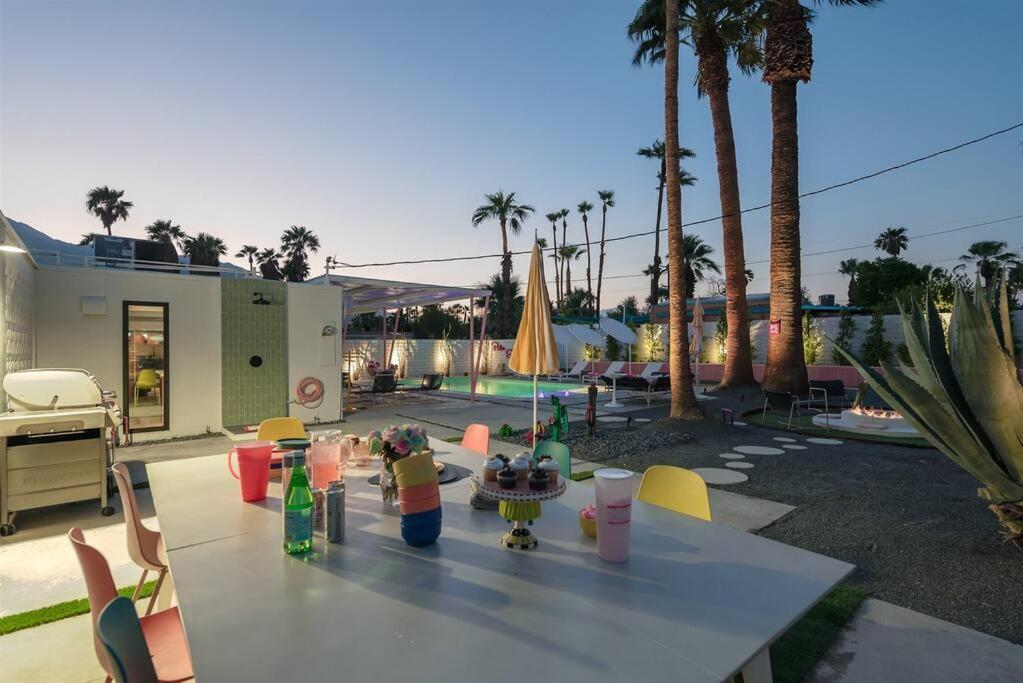 Alexander: Retro Chic Oasis 2023 Modernism Showcase House Palm Springs Buitenkant foto