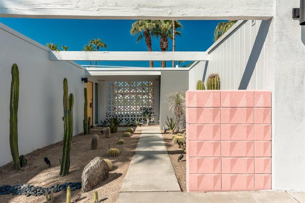 Alexander: Retro Chic Oasis 2023 Modernism Showcase House Palm Springs Buitenkant foto