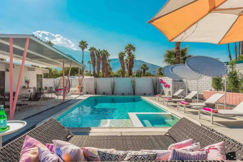 Alexander: Retro Chic Oasis 2023 Modernism Showcase House Palm Springs Buitenkant foto