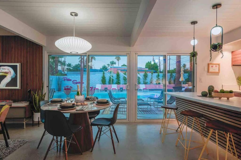 Alexander: Retro Chic Oasis 2023 Modernism Showcase House Palm Springs Buitenkant foto