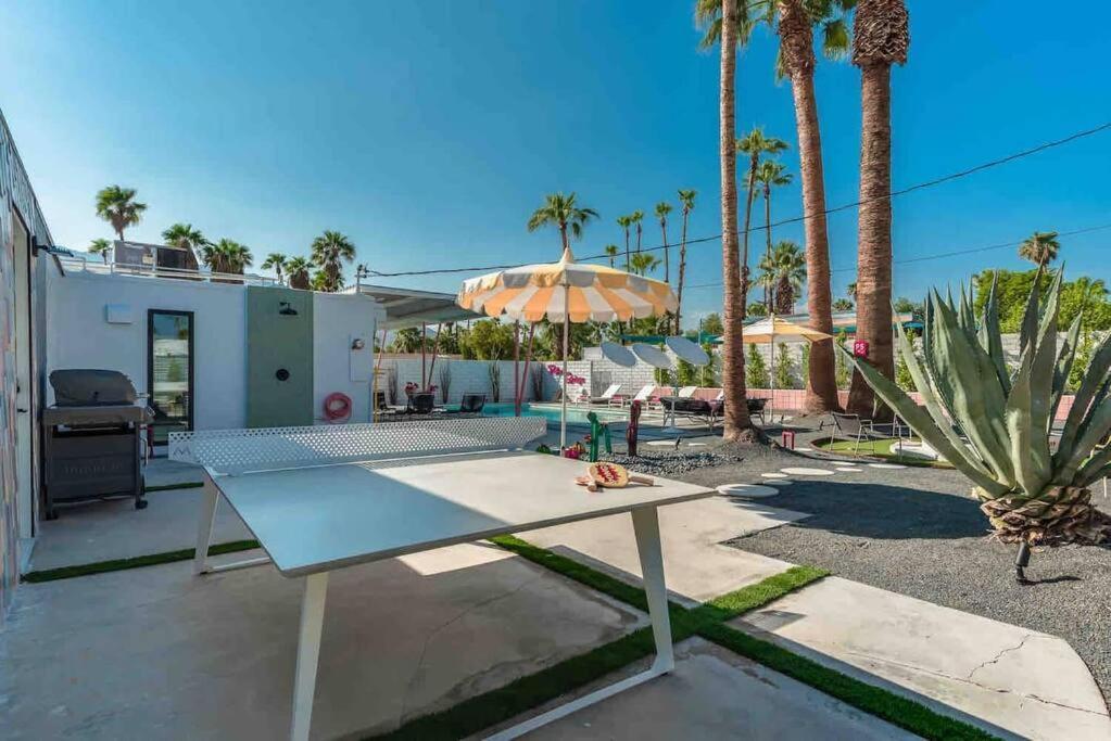 Alexander: Retro Chic Oasis 2023 Modernism Showcase House Palm Springs Buitenkant foto