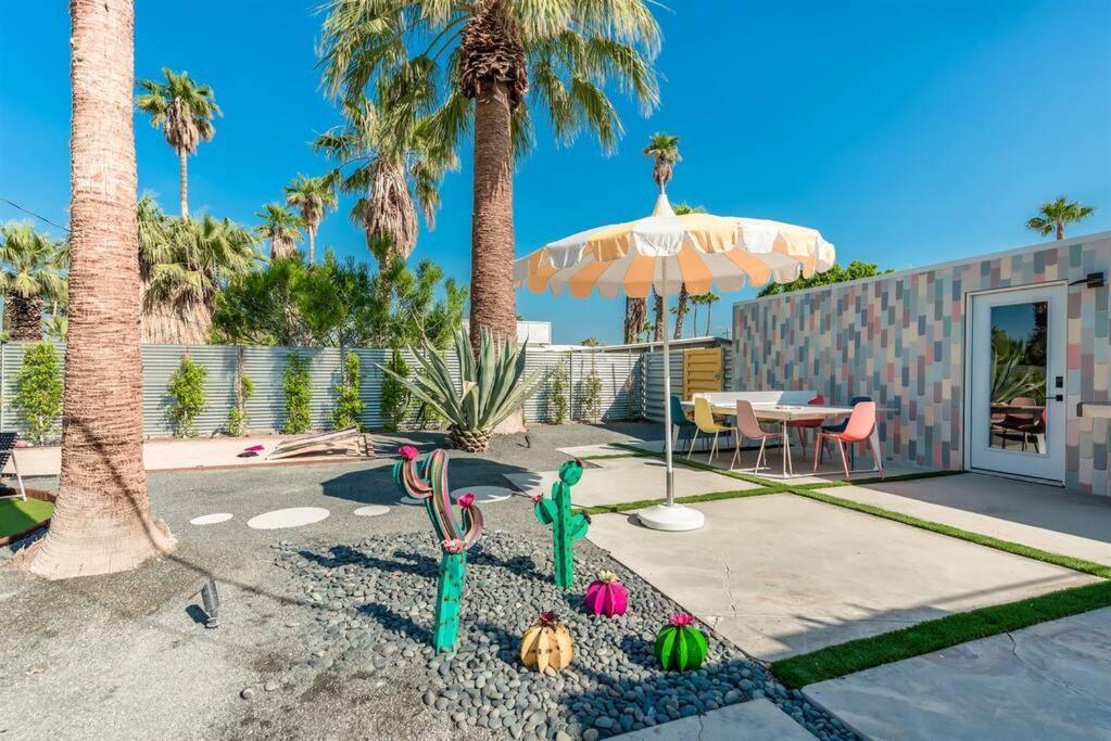 Alexander: Retro Chic Oasis 2023 Modernism Showcase House Palm Springs Buitenkant foto